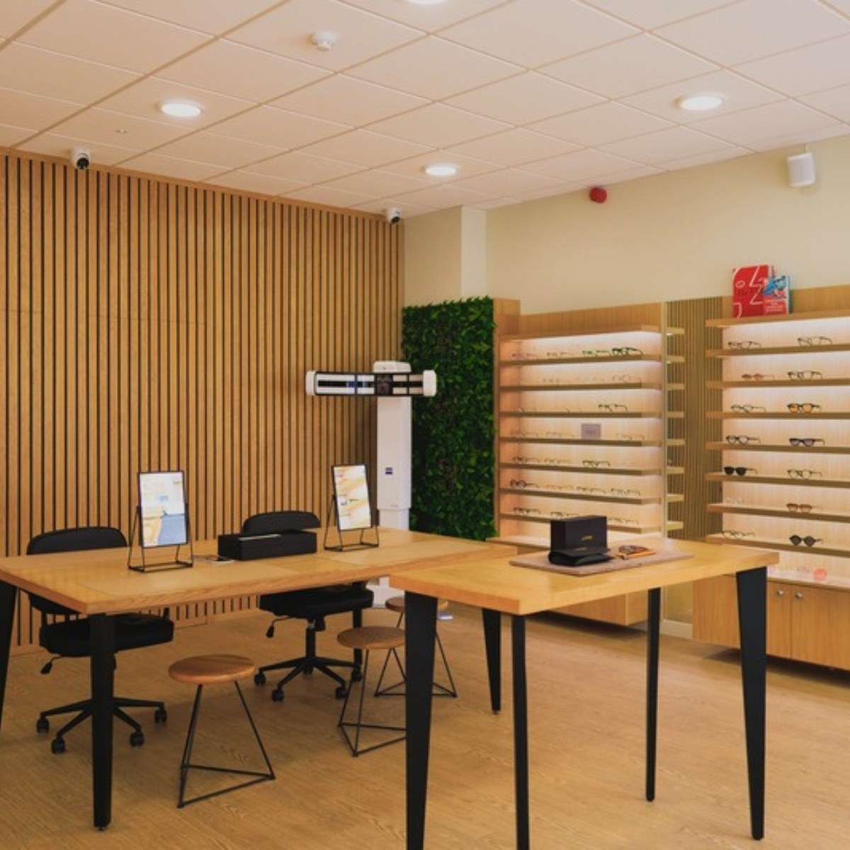 Inside the J.HYDE Cannon Street studio, Birmingham, with the Zeiss Visufit 1000